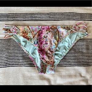 NWOT VS Bikini Bottom